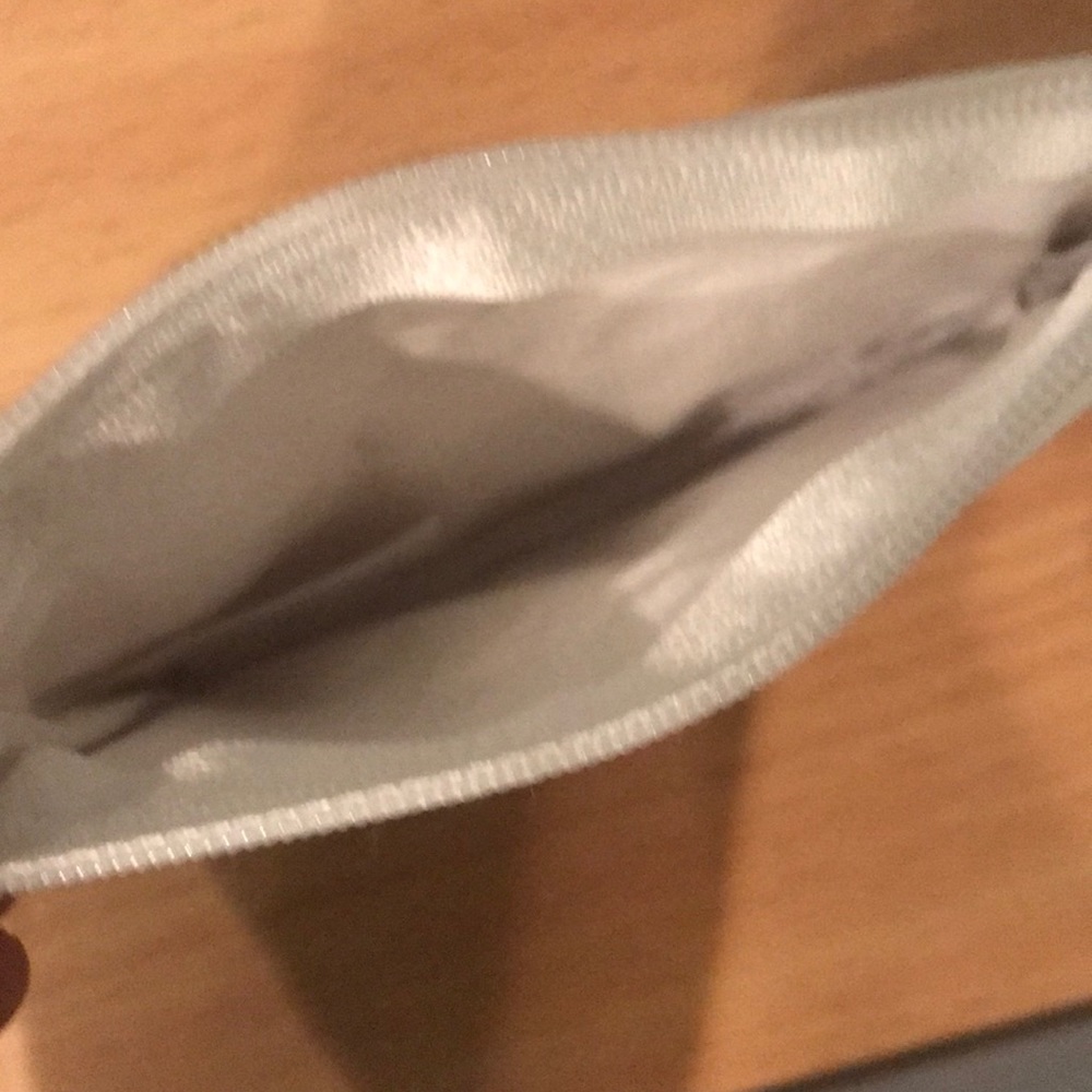 LAST ONE 2017 ATHLETA HOLIDAY COIN PURSE - Picture 4 of 5